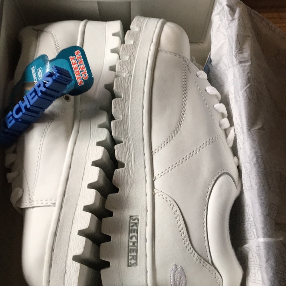 ⬇️Sketchers Sneakers⬇️ NWT